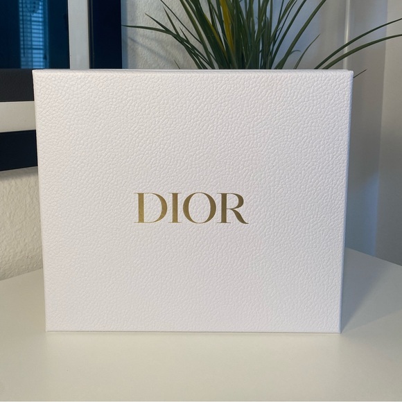 DIOR Gift Box - Picture 5 of 8